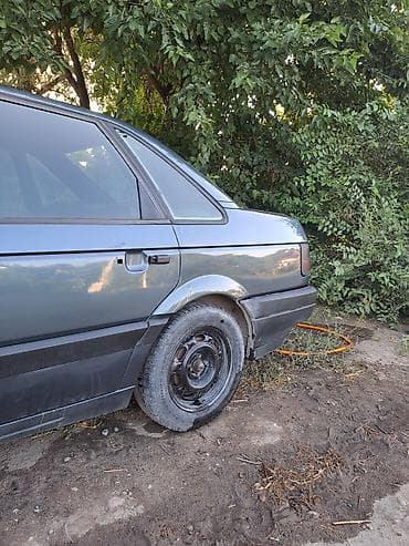 Унаа сатуу: Volkswagen Passat: 1988 г., 1.8 л, Кол менен иштөөчү, Бензин, Седан — 2
