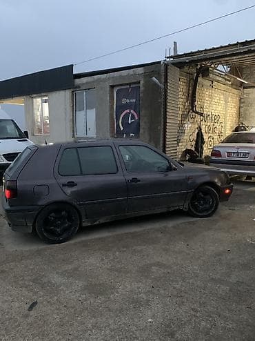Унаа: Volkswagen Golf: 1993 г., 1.8 л, Кол менен иштөөчү, Бензин, Хетчбек — 2