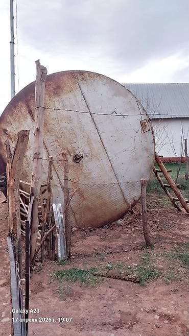 бензовоз цистерна: Продается цистерна 25 тонный. Находится в городе Ош. - Имеются — 3