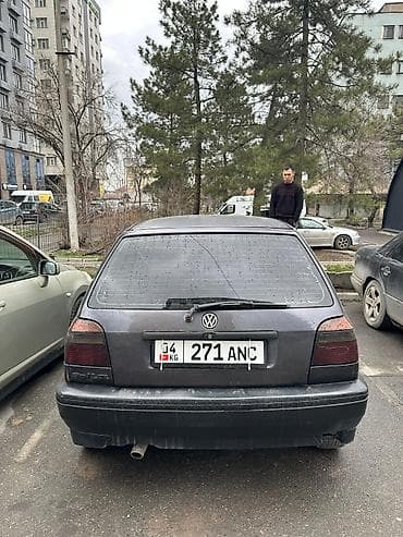 Volkswagen Golf: 1993 г., 1.8 л, Механика, Бензин, Хэтчбэк