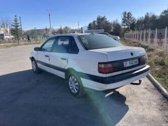 дом обмен на авто: Volkswagen Passat: 1990 г., Седан — 1