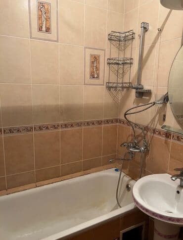 квартиры в районе ошского рынка: 3 комнаты, 70 м², 105 серия, 1 этаж, Старый ремонт — 4