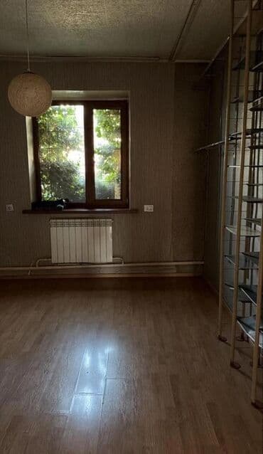 сдаю дом рабочий городок: 100 кв. м, 5 бөлмө, Жертөлө, ороо, Забор, тосулган — 7