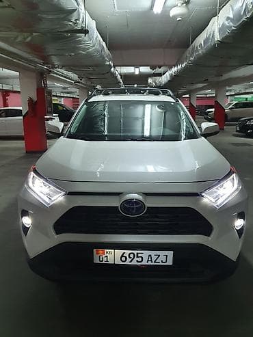 Toyota RAV4: 2021 г., 2.5 л, Автомат, Гибрид, Внедорожник