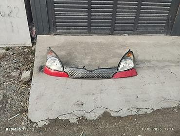 yaris: Тойота Ярис Версо 2001 год, фары по 2500, реснички 1500, решетка 5000 — 4