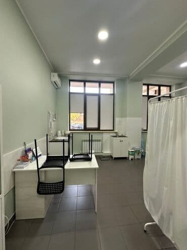 офисы в бишкеке: Продаю Центр диагностики, 105 м², 4 комнаты, Без оборудования,Отдельный вход — 15