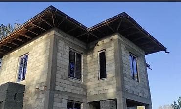 кирпия: Бетонный блок, предназначенный для использования в строительстве. Эти — 6