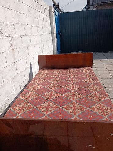 одна спалный: Односпальная деревянная кровать в классическом стиле - Размер — 2