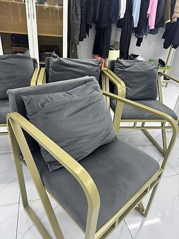 кресло кожанное: Кресло - Каркас: металл, окраска под сатиновое золото. Жесткая — 3