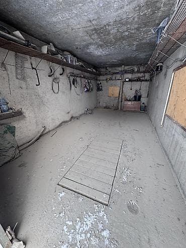 Продаю гараж для авто ж/б, в 12мкр (возле панорамы) Имеется большая