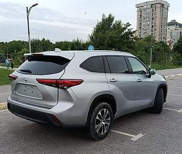 Toyota Highlander: 2023 г., 2.4 л, Автомат, Бензин, Кроссовер — 4