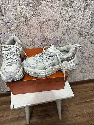 Массивные кроссовки Lining,37 раз, носили пару раз, очень легкие