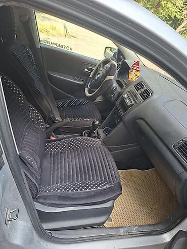 one stop: Volkswagen Polo седан, серебристый цвет, кузов 4‑дверный. Основные — 6