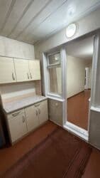 срочно продаётся 1 комнатная квартира в районе ошского рынка по улице молодая гвардия: 1 комната, 33 м², 104 серия, 3 этаж, Косметический ремонт — 3