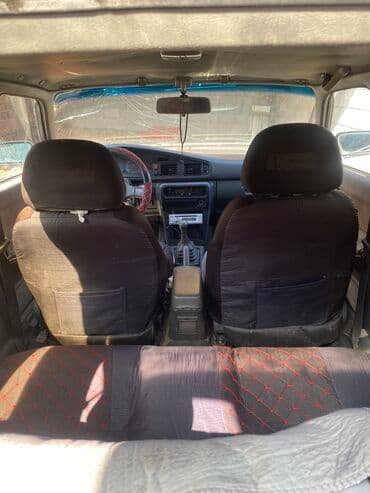 Mazda 626: 1990 г., 2.2 л, Механика, Бензин, Хетчбек — 6