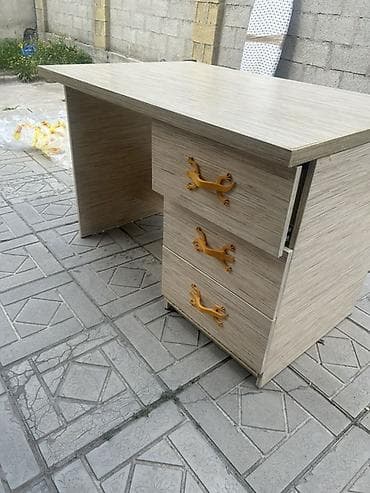 Компьютерный стол, Б/у, С полками at lalafo.kg Компьютерный стол, Б/у, С полками