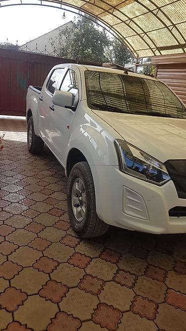Продажа авто: Isuzu D-Max: 2019 г., 0.3 л, Механика, Дизель, Пикап — 3