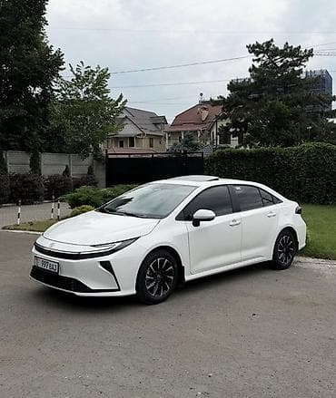 Toyota Corolla: 2026 г., 1.8 л, Вариатор, Гибрид, Седан — 3