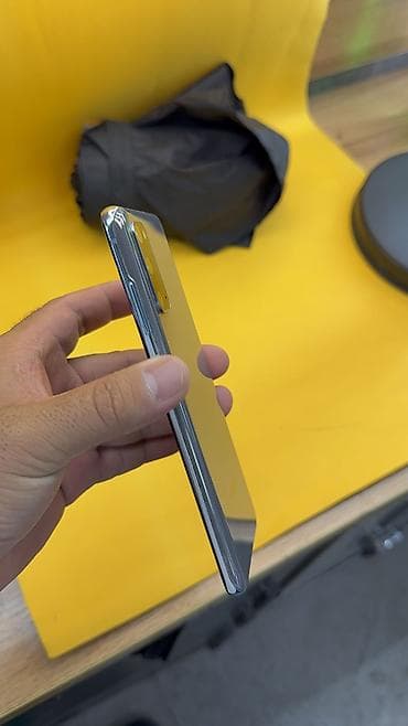 Техника и электроника: Samsung Galaxy S20, Б/у, 128 ГБ, 2 SIM — 3