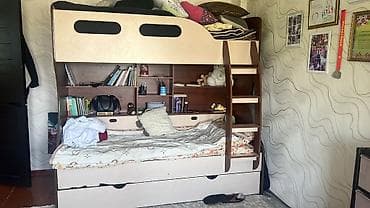 подставка для обувь: Двухъярусная детская кровать со встроенным стеллажом и ящиками - — 2