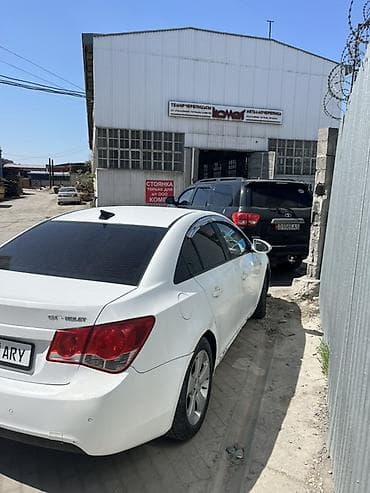 Chevrolet Cruze: 2010 г., 1.8 л, Автомат, Бензин, Седан