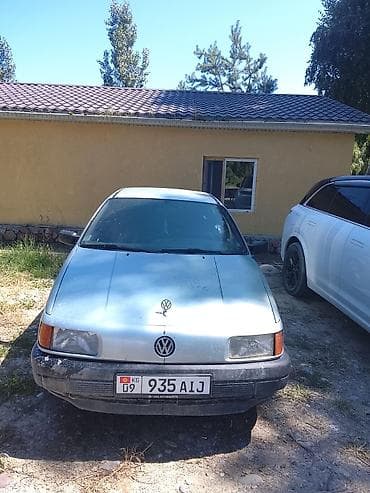Унаа: Volkswagen Passat: 1992 г., 0.2 - engine capacity л, Кол менен иштөөчү, Бензин, Седан — 3