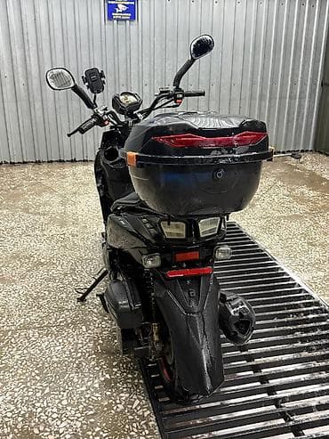 Транспорт: Скутер 50–150 см³ класс «туринг/город» с внедорожным стилем — 6