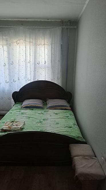 Батирлер: Сдаю квартиру по суточно в центре г. Каракол 2-комнатная квартира — 2