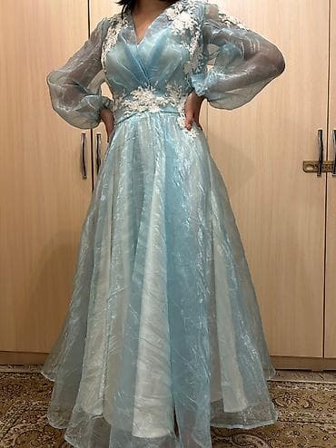 Платье - двойка внутри на корсетной основе на шнуровке, второй слой