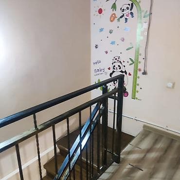 двух этажный дом: Комната на втором этаже частного дома - Просторное помещение — 4
