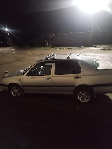 венто: Volkswagen Vento: 1992 г., 1.8 л, Механика, Бензин, Седан — 10