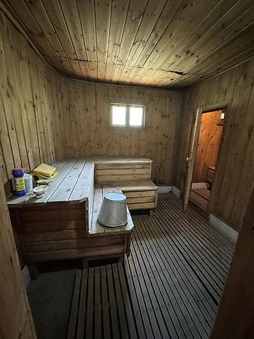Гаражи: Продаётся кирпичный дом с большим двором и навесами. - Материал — 8