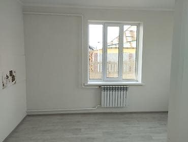 дом с: Продаётся жилой дом с ограждённым двором. Характеристики: - — 10