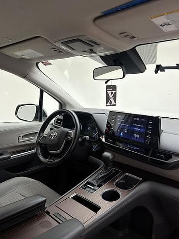 prius v: Toyota Sienna: 2021 г., 2.5 л, Автомат, Гибрид, Минивэн — 5
