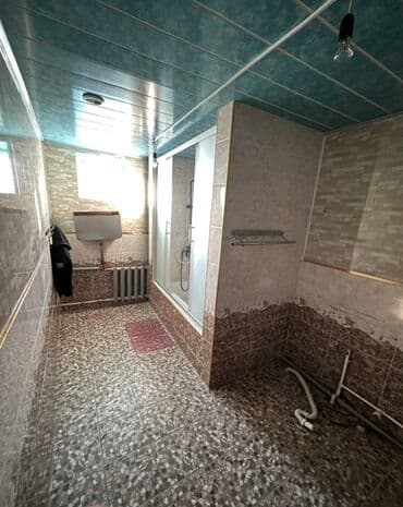 сайлык дом: Город Баткен
Келекек район 
Дом -6 сотых 
6 комнат,ванная,кухня — 9