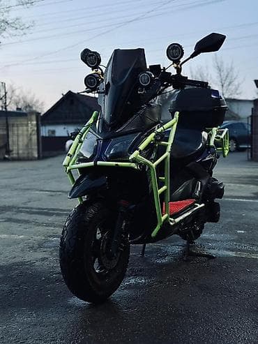 скутера: 150 куб. см, Бензин — 2