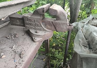 Продаю комплект: 1) Металлический верстак (столешница ~8 мм, ножки