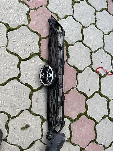 Спойлеры: Решетка радиатора Toyota Оригинал — 1