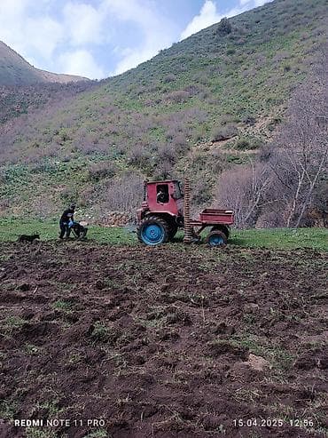 Продаётся универсальный трактор малой/средней мощности красного цвета