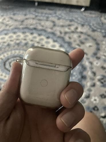 Беспроводные наушники (зарядный кейс) оригинал без наушников бу заряд