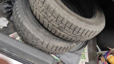 продаю бу вещи: 175/65/R15 Зима Ликупчки Япония Yokohama. 2 шт пара. В отличном — 5