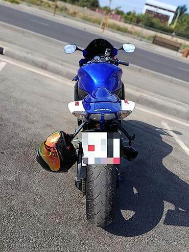suzuki intruder: Спортивный мотоцикл Suzuki GSX‑R синего цвета. Особенности и — 2