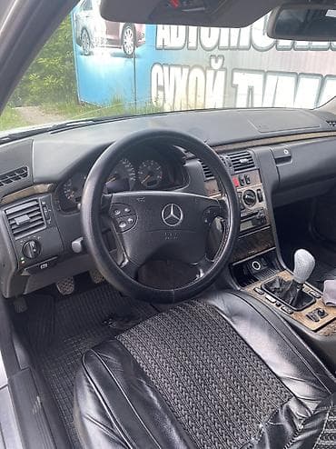 mercedes benz e class w210: Mercedes-Benz E-Class: 2001 г. — 5
