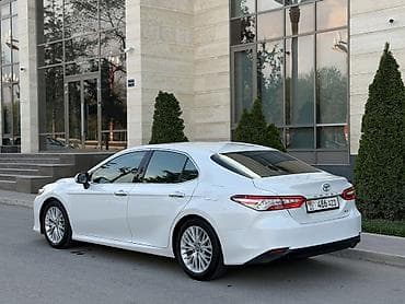 торг у капота: Toyota Camry: 2018 г., 2.5 л, Автомат, Бензин, Седан — 5