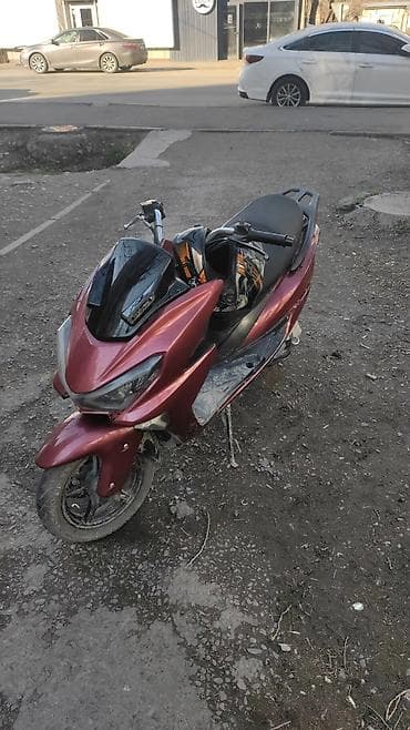 Скутер/мопед городского типа - Кузов: обтекаемый пластиковый обвес