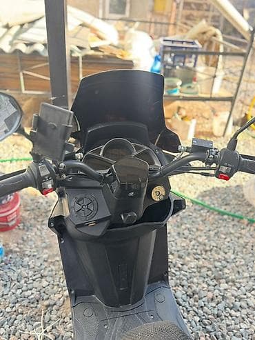 yamaha n max: Скутер (макси-скутер) черного цвета Особенности и комплектация: - — 2