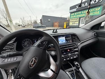 Продажа авто: Hyundai Avante: 2018 г., 1.6 л, Автомат, Бензин, Седан — 4