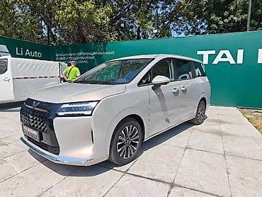 spark 2012: Wuling Startlight 730 PHEV— семейный 7‑местный минивэн с современным — 3