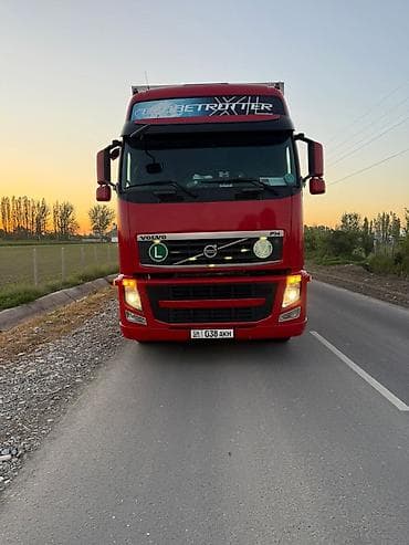Тягач, Volvo, 2012 г., Тентованный