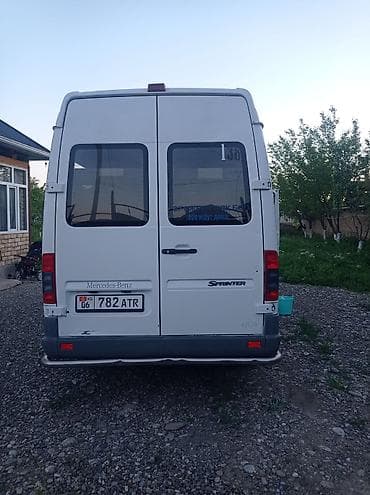 бус сапок бортовой: Mercedes-Benz Sprinter — пассажирский микроавтобус белого цвета — 4